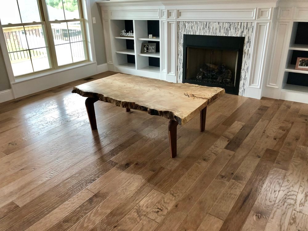 Piece of all natural live wood table looks gorgeous in this modern day home.